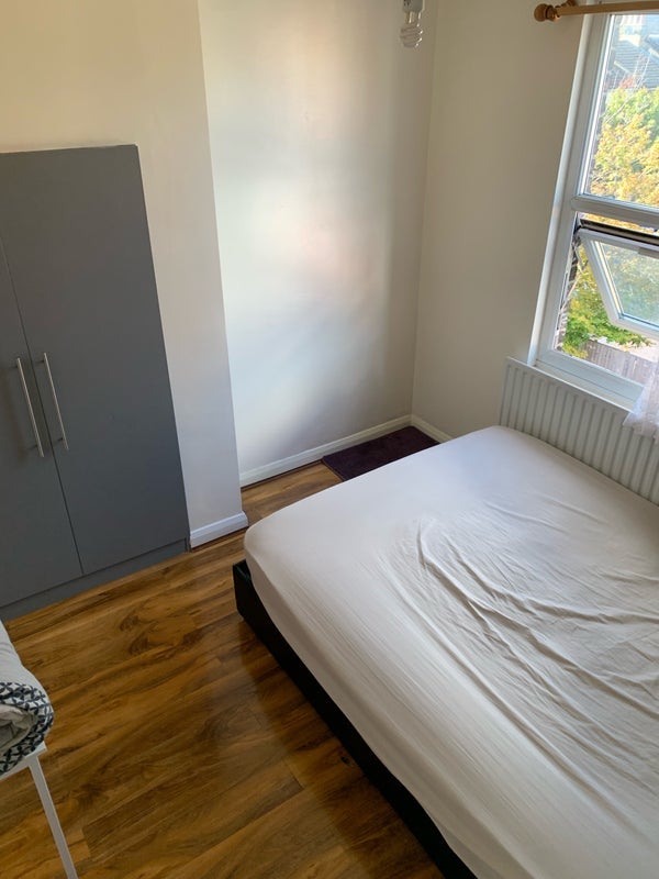 Room Churchfield Road in Greater London