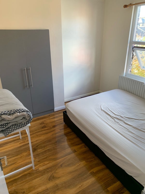 Room Churchfield Road in Greater London