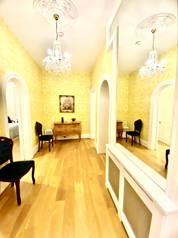 Room Gaspar Mews in Greater London