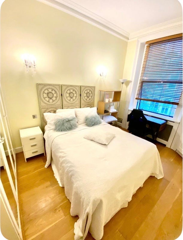 Room Gaspar Mews in Greater London