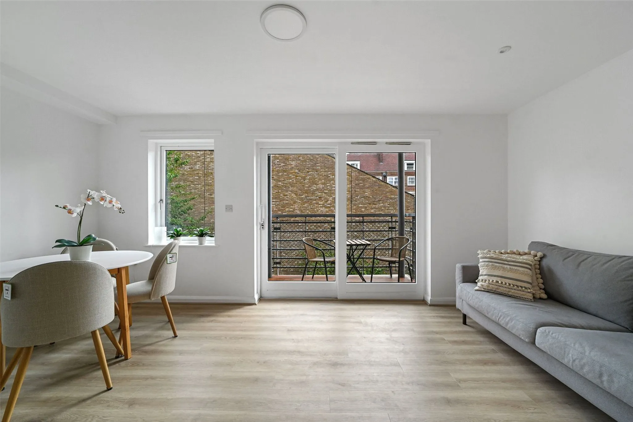 House Mackintosh Lane in London