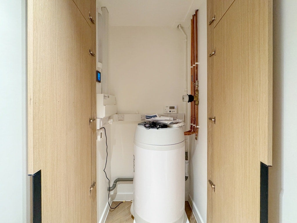 Flat Philbeach Gardens in Greater London
