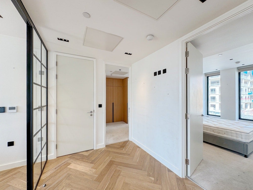 Flat Philbeach Gardens in Greater London