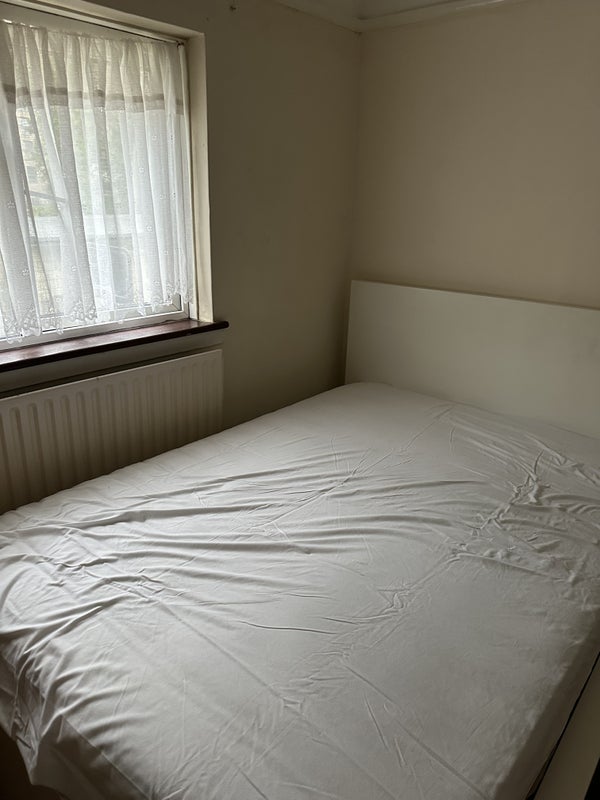 Room Oakington Manor Drive in Greater London