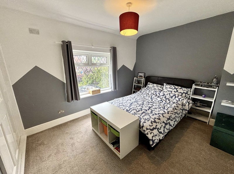 Room Broadgate Avenue in Leeds