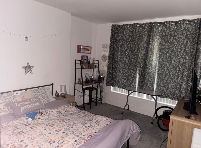 Room Waterloo Street in Weston-super-Mare