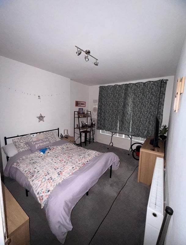 Room Waterloo Street in Weston-super-Mare