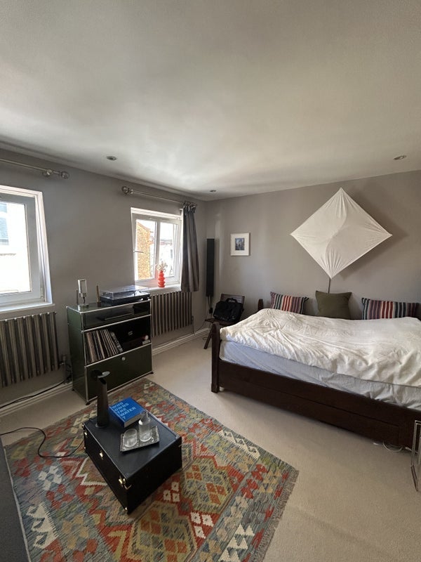 Flat Bath Grove in Greater London