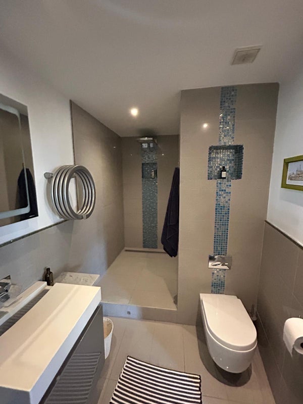 Flat Bath Grove in Greater London