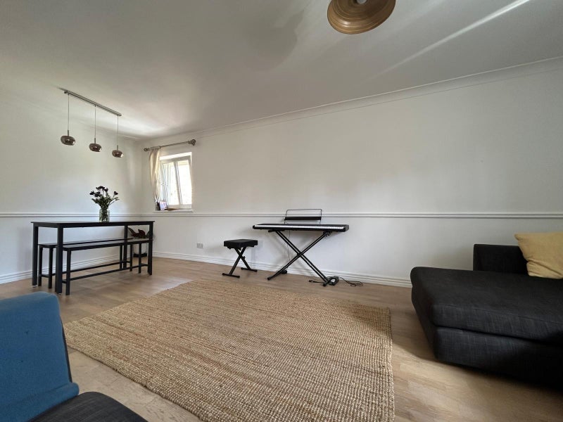 Flat Bath Grove in Greater London