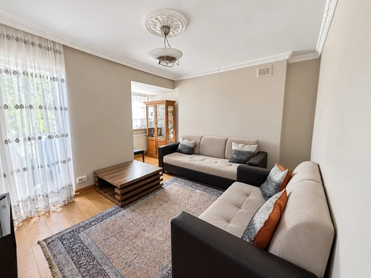 Flat Haggerston Road in Greater London