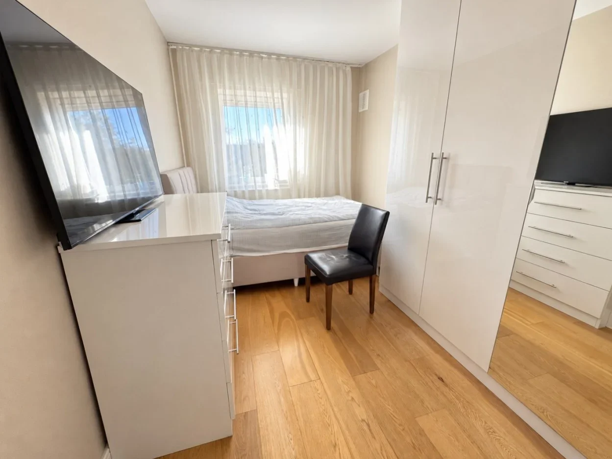 Flat Haggerston Road in Greater London