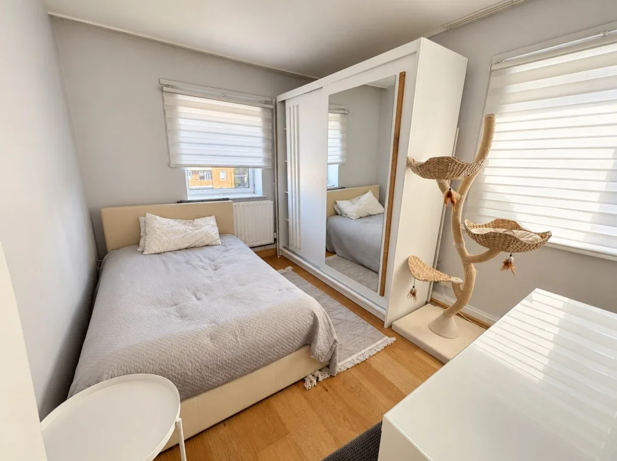Flat Haggerston Road in Greater London