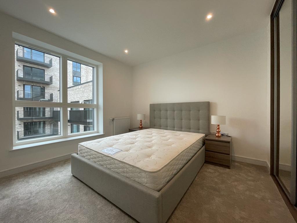 Flat Accolade Avenue in Greater London