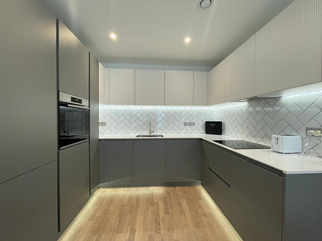 Flat Accolade Avenue in Greater London