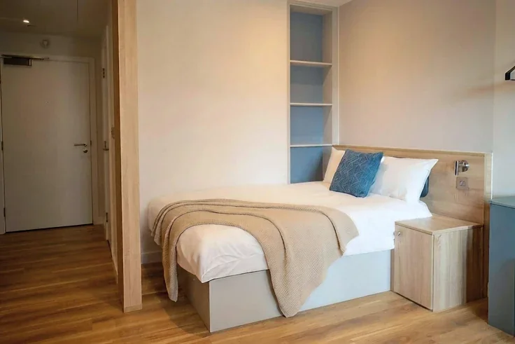 Flat Victoria Road in Greater London