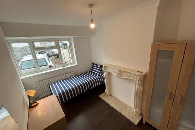 Room Edinburgh Walk in Bassetlaw