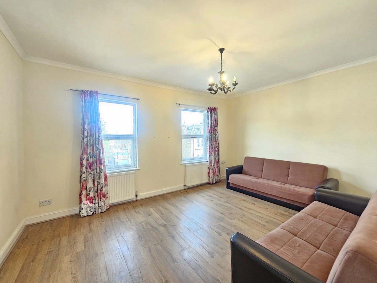 Flat Berners Road in Greater London