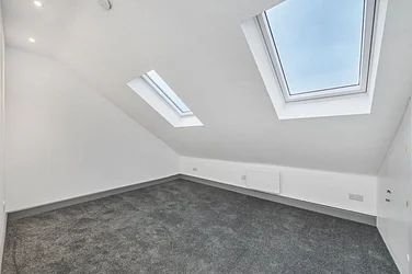 Flat Clapham Crescent in Greater London