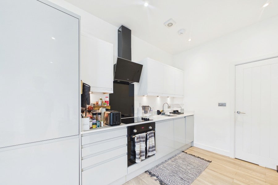 Flat Victoria Avenue in Surrey Heath