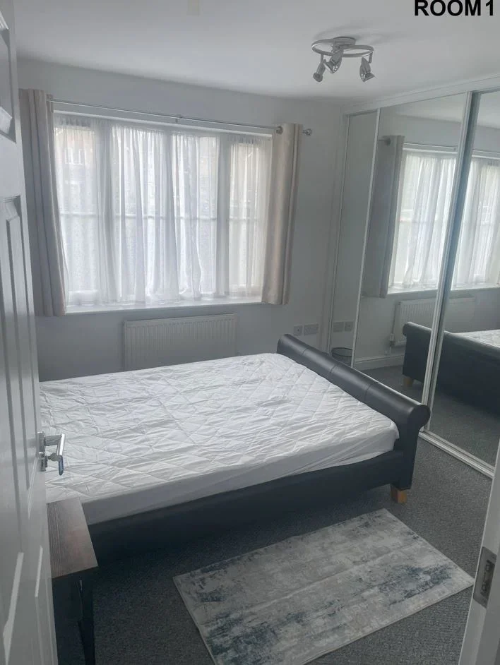 Room Cecil Manning Close in Greater London