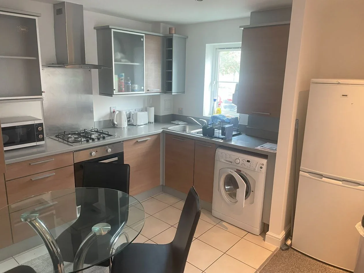 Room Cecil Manning Close in Greater London
