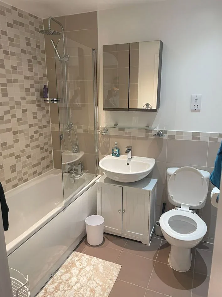 Room Cecil Manning Close in Greater London