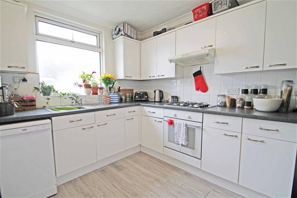 Flat St Leonards Road in Portslade by Sea