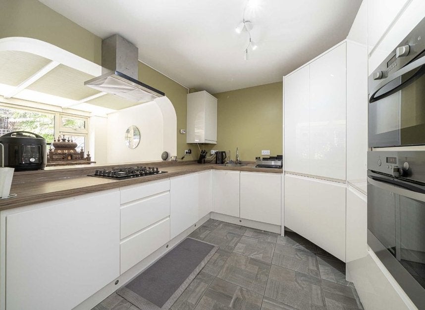 House Aragon Close in Sunbury-on-Thames