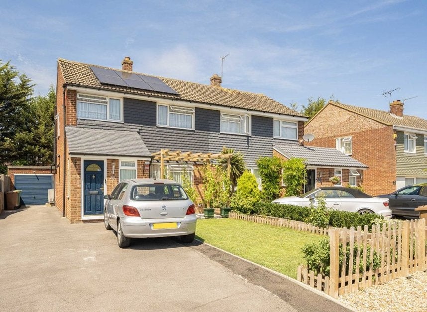 House Aragon Close in Sunbury-on-Thames