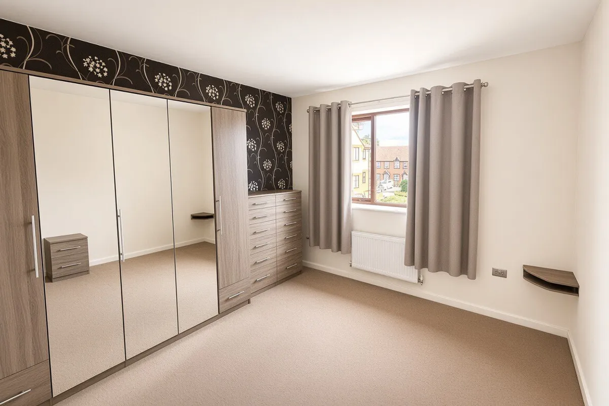 Flat Chartwell Gardens in Greater London