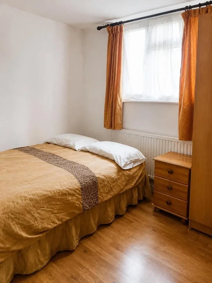Room Santley Street in Greater London