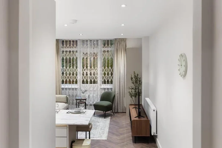 Flat Hamilton Close in City of Westminster
