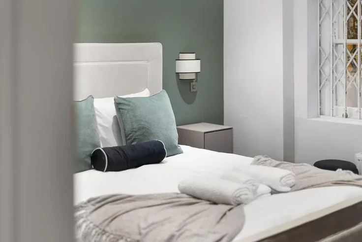Flat Hamilton Close in City of Westminster