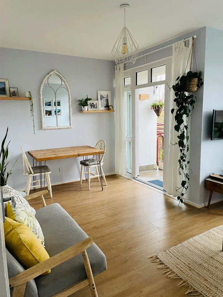 Flat Albert Drive in Greater London