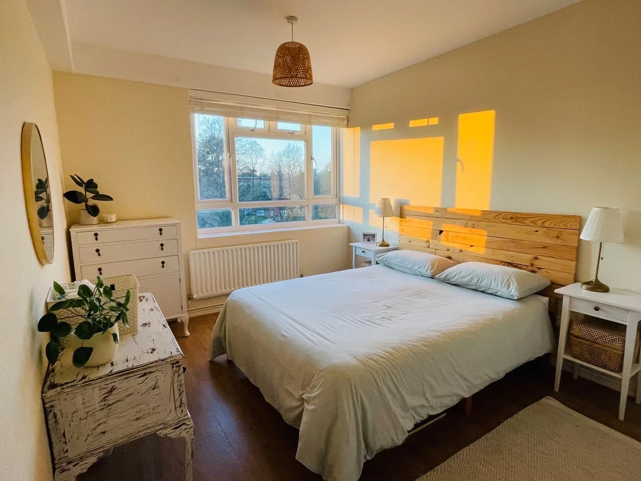 Flat Albert Drive in Greater London