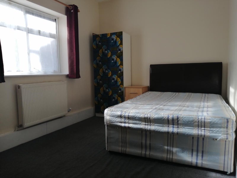 Room Camberwell Road in Greater London