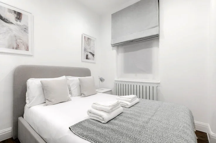 Flat Nassau Street in City of Westminster
