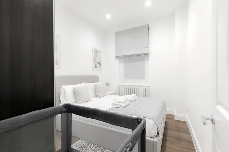 Flat Nassau Street in City of Westminster