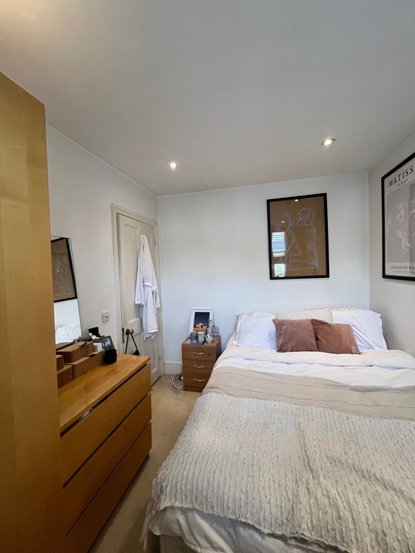 Room Morrison Street in Greater London