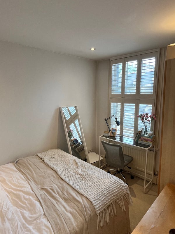 Room Morrison Street in Greater London
