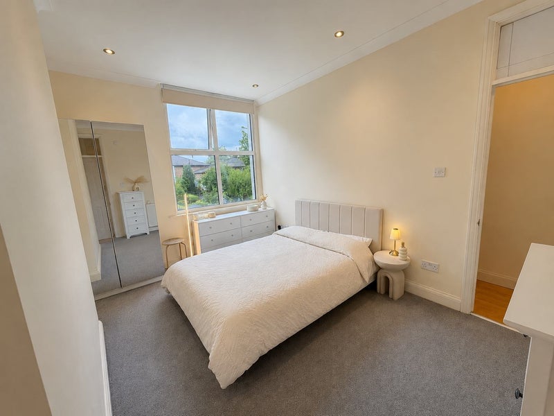 Room Station Road in Greater London