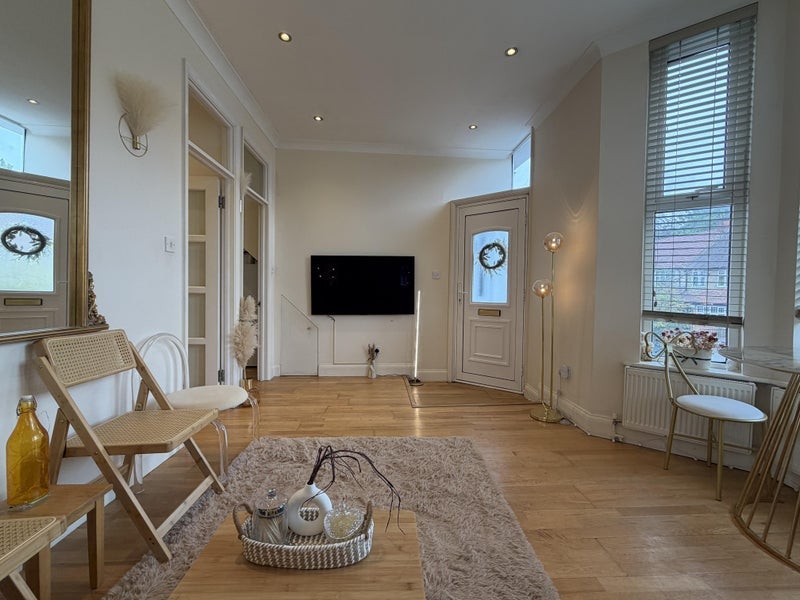 Room Station Road in Greater London