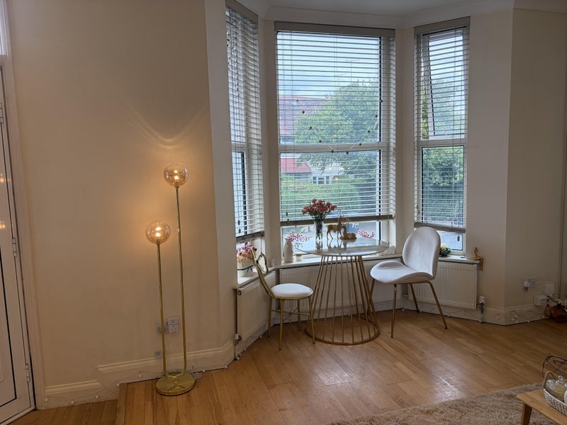 Room Station Road in Greater London