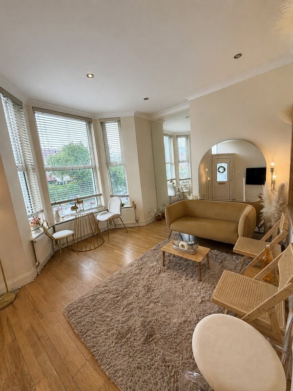 Room Station Road in Greater London