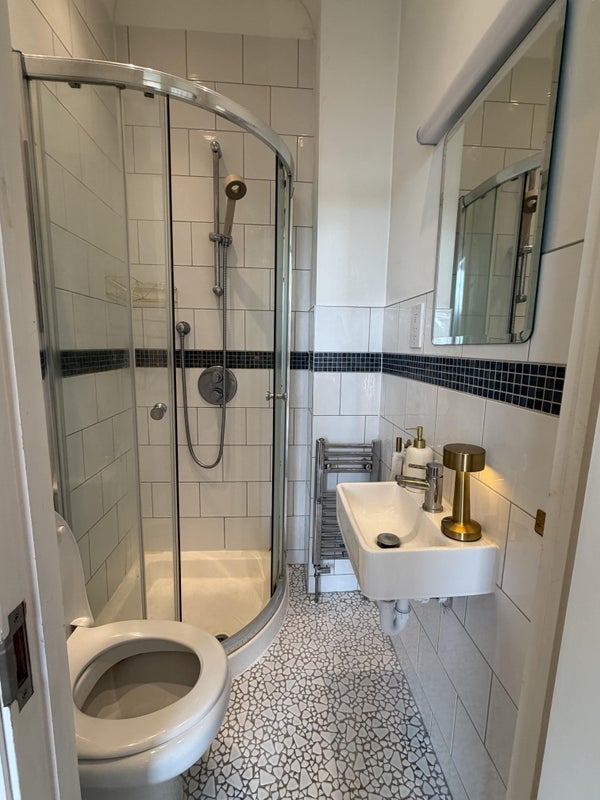 Room Station Road in Greater London
