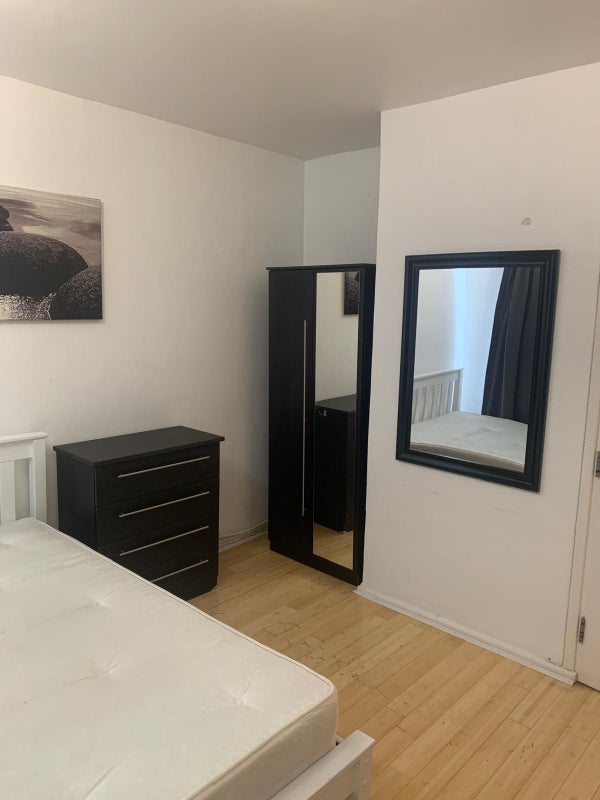 Room Ridgmount Road in Greater London