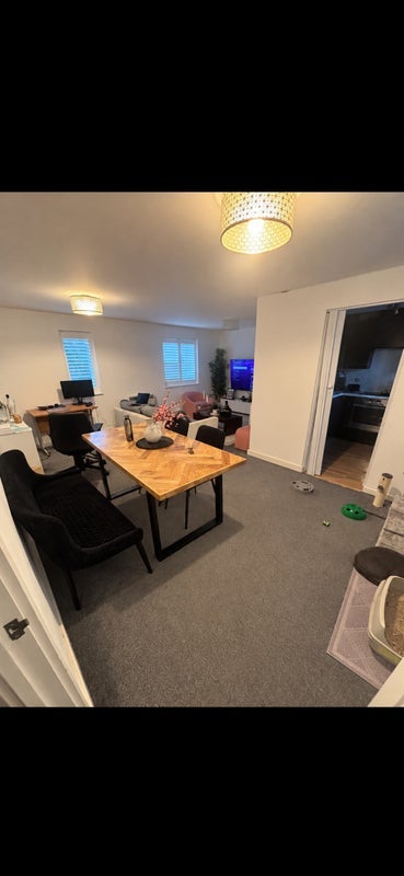 Room Hill View Drive in Greater London
