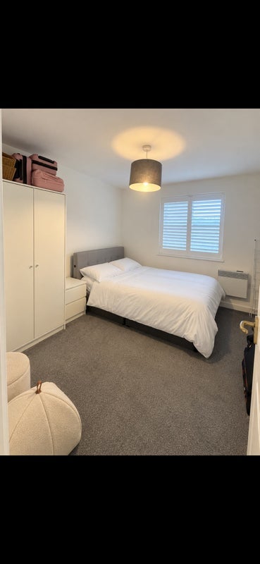Room Hill View Drive in Greater London