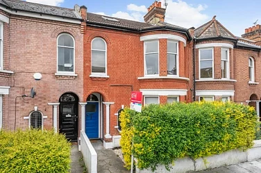 House Glenfield Road in Greater London